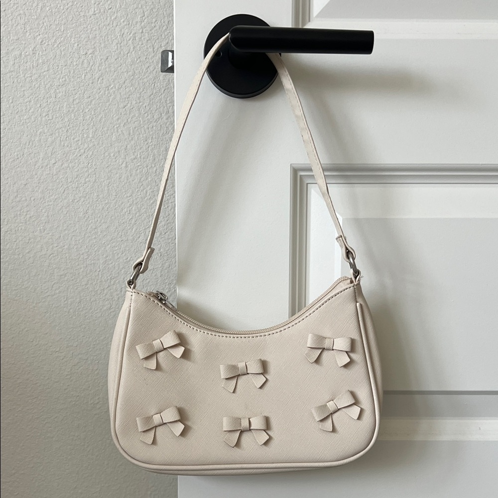 Women’s Cream Bow Accent Shoulder Bag
